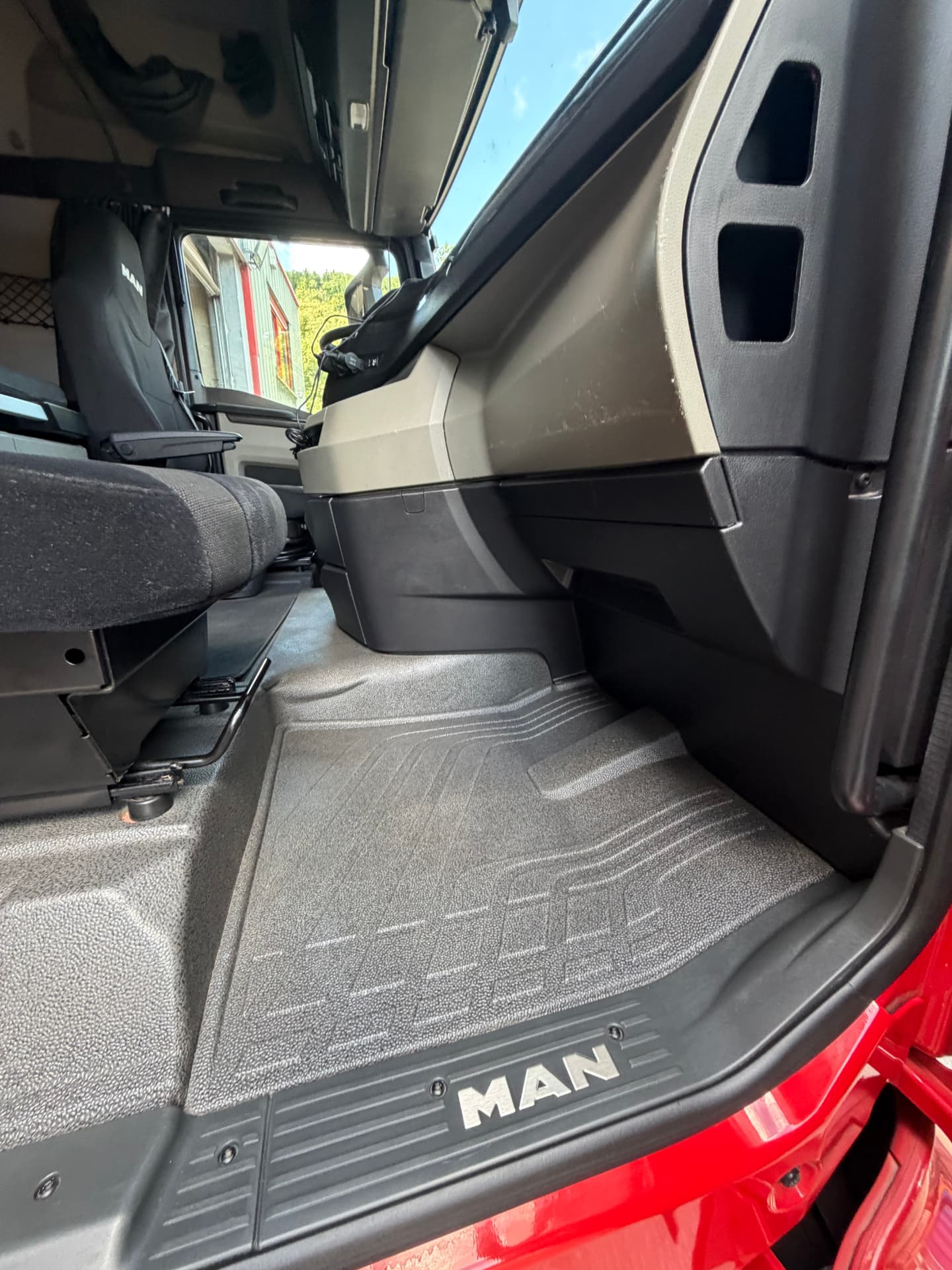 Plancher et tapis de cabine poids lourd après nettoyage