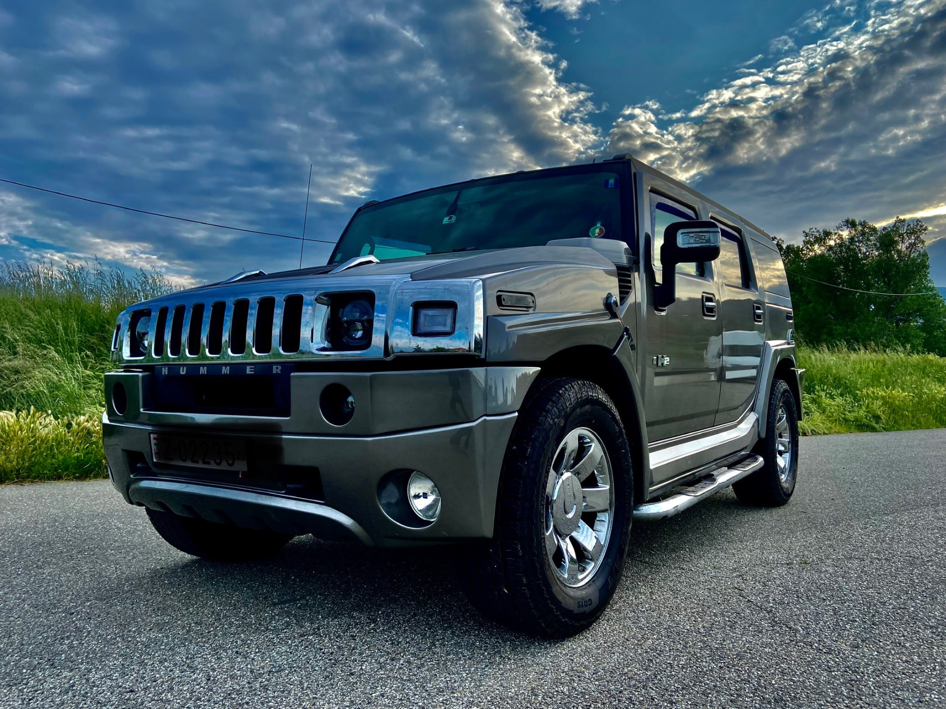 Hummer H2 préparé et nettoyé, carrosserie et chromes brillants